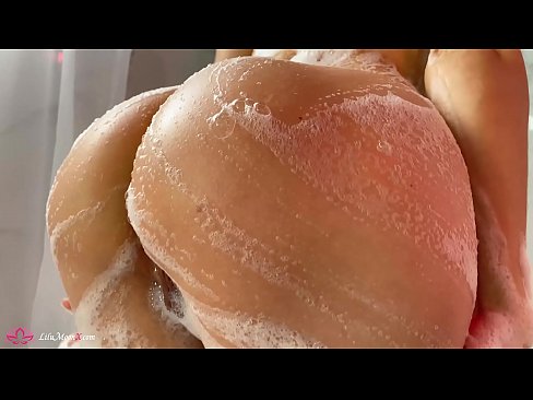 ❤️ Zeshkania masturbon pidhin me vibrator deri në orgazmë intensive në dush ❤️ Video porno në sq.dewporn.ru ❌