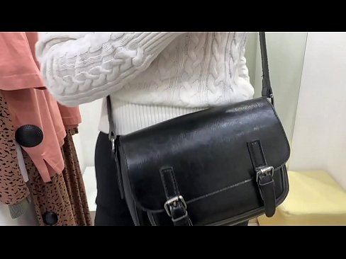 ❤️ Masturbim publik i kurvës së re FeralBerry me një dildo në dhomën e montimit ❤️ Video porno në sq.dewporn.ru ❌